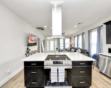 710 Kipp Avenue - Photo Thumbnail 9