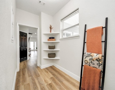 710 Kipp Avenue - Photo Thumbnail 21