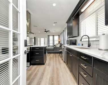 710 Kipp Avenue - Photo Thumbnail 5