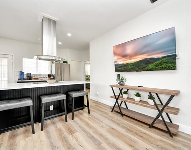 710 Kipp Avenue - Photo Thumbnail 25