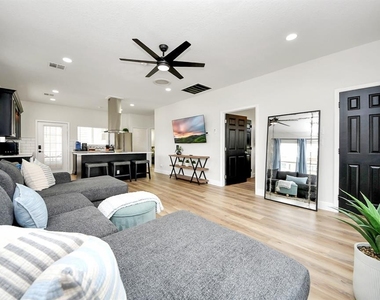 710 Kipp Avenue - Photo Thumbnail 20