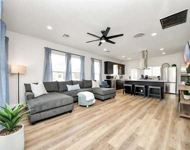 710 Kipp Avenue - Photo Thumbnail 19