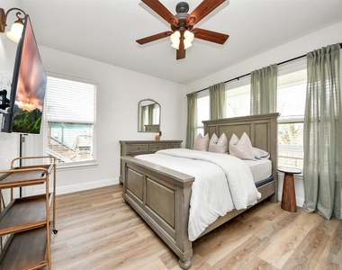 710 Kipp Avenue - Photo Thumbnail 12