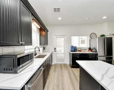 710 Kipp Avenue - Photo Thumbnail 7