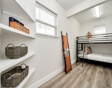 710 Kipp Avenue - Photo Thumbnail 15