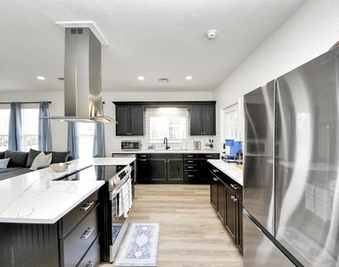 710 Kipp Avenue - Photo Thumbnail 8
