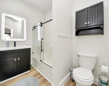 710 Kipp Avenue - Photo Thumbnail 13