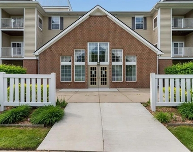 600 W Walton Blvd - Photo Thumbnail 3
