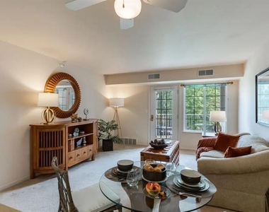 600 W Walton Blvd - Photo Thumbnail 1