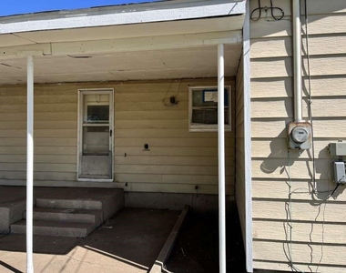 917 Nelson Street - Photo Thumbnail 2