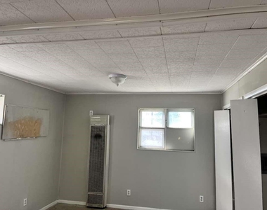 917 Nelson Street - Photo Thumbnail 7