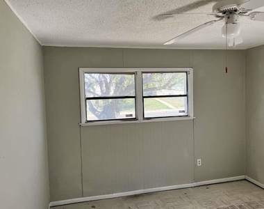 917 Nelson Street - Photo Thumbnail 6