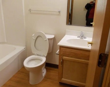 808 Treewood Dr - Photo Thumbnail 10