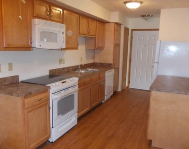 808 Treewood Dr - Photo Thumbnail 9