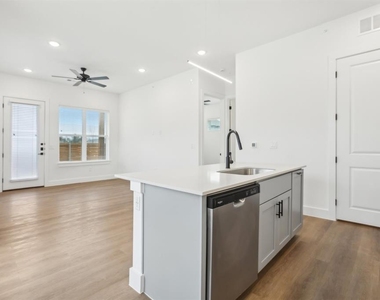1601-307 Mustang Drive - Photo Thumbnail 11