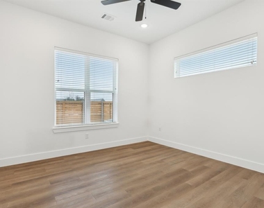 1601-307 Mustang Drive - Photo Thumbnail 14