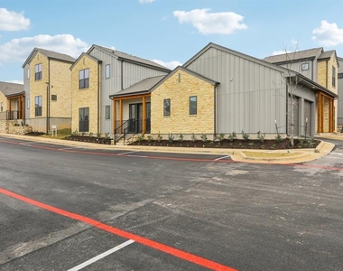 1601-307 Mustang Drive - Photo Thumbnail 2