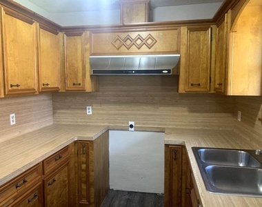 203 Ferguson Drive - Photo Thumbnail 4