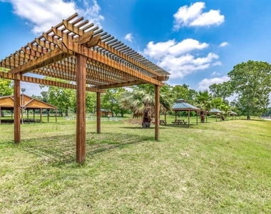 203 Ferguson Drive - Photo Thumbnail 21