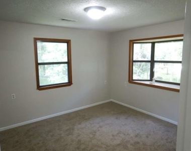 203 Ferguson Drive - Photo Thumbnail 8