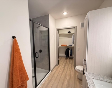 11604 Stonehollow Dr - Photo Thumbnail 5