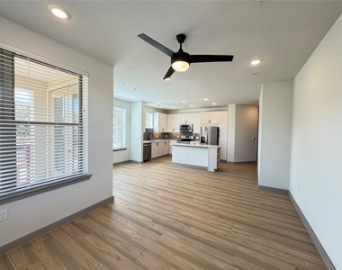 11604 Stonehollow Dr - Photo Thumbnail 6