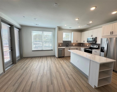 11604 Stonehollow Dr - Photo Thumbnail 2