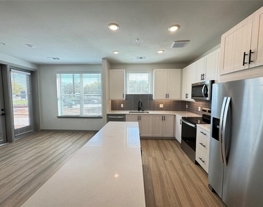 11604 Stonehollow Dr - Photo Thumbnail 1