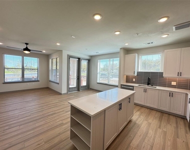 11604 Stonehollow Dr - Photo Thumbnail 3