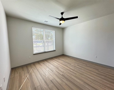 11604 Stonehollow Dr - Photo Thumbnail 9