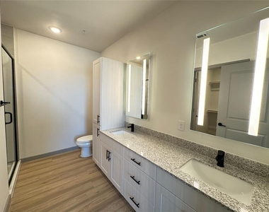 11604 Stonehollow Dr - Photo Thumbnail 8