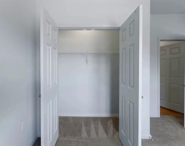 1053 St James Ave - Photo Thumbnail 16