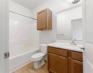 1053 St James Ave - Photo Thumbnail 17