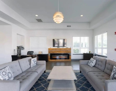 1053 St James Ave - Photo Thumbnail 8