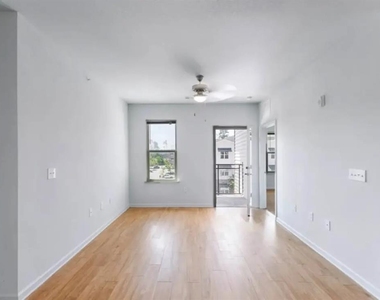 1053 St James Ave - Photo Thumbnail 12