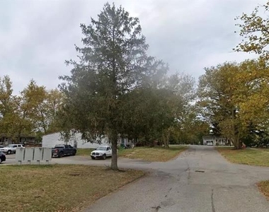 401 Marshall Ave - Photo Thumbnail 2