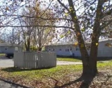 401 Marshall Ave - Photo Thumbnail 4