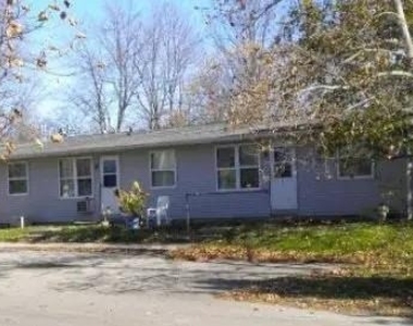 401 Marshall Ave - Photo Thumbnail 3