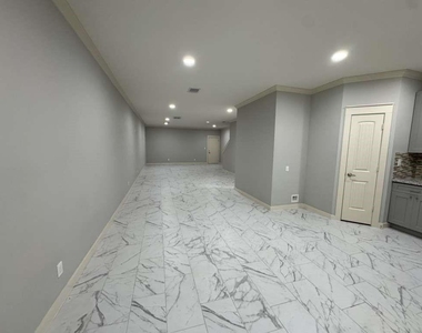 5802 Twisted Pine Court - Photo Thumbnail 4