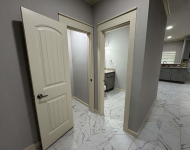 5802 Twisted Pine Court - Photo Thumbnail 6