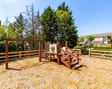 835 Oglethorpe Pl - Photo Thumbnail 10