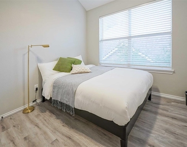 2137 Goliad Circle - Photo Thumbnail 17