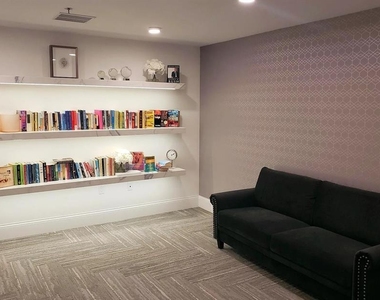 22111 Woodward Ave - Photo Thumbnail 8