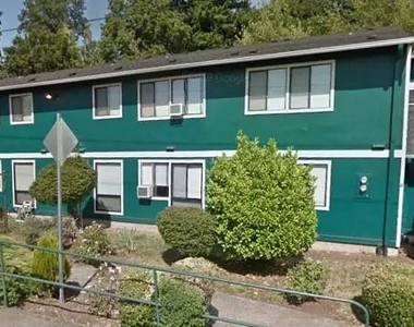 300 Se Main St - Photo Thumbnail 1
