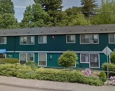 300 Se Main St - Photo Thumbnail 5
