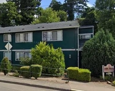 300 Se Main St - Photo Thumbnail 4