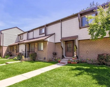 100 Hazelcrest Pl - Photo Thumbnail 4