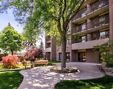 100 Hazelcrest Pl - Photo Thumbnail 2