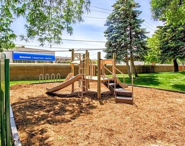 100 Hazelcrest Pl - Photo Thumbnail 8
