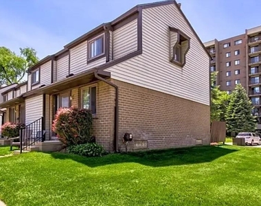 100 Hazelcrest Pl - Photo Thumbnail 5